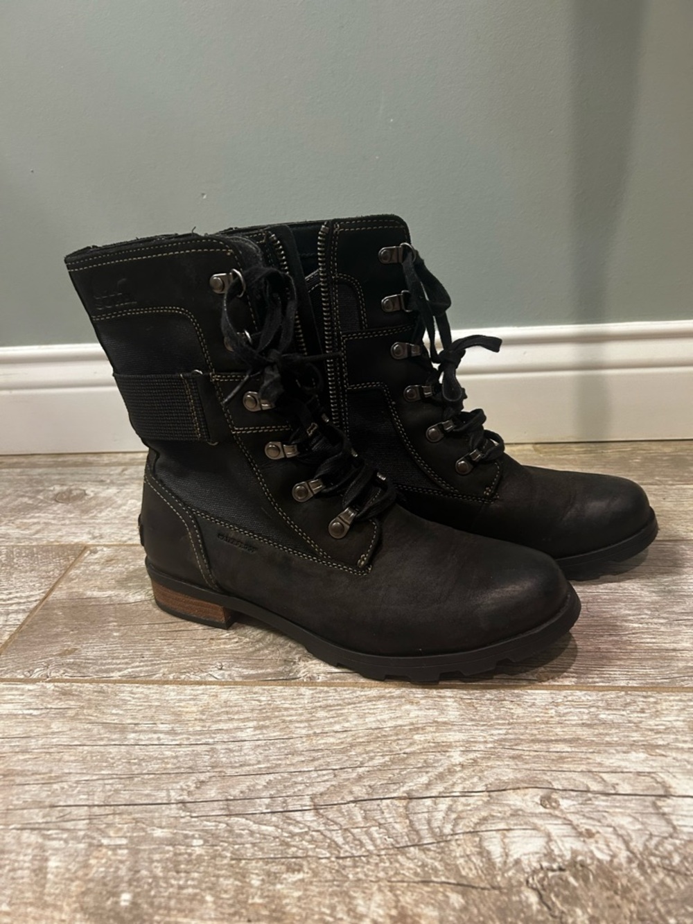 Sorel SOREL Emelie™ Conquest Women’s Black Lace-Up Ankle Boots size 8.5